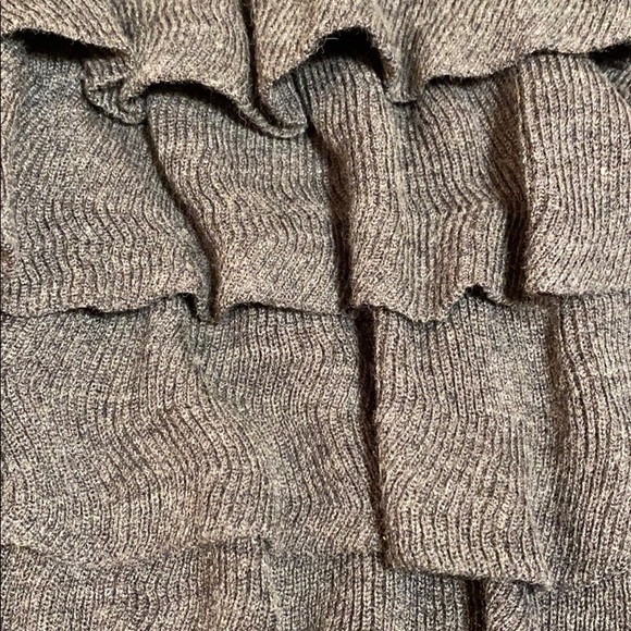 J.CREW RUFFLE LAYER VEST - Picture 4 of 4